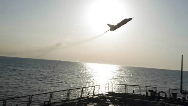 Un Sukhoi cerca del portaviones