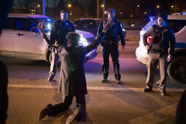 Протесты против действий полиции в Чикаго, апрель 2016