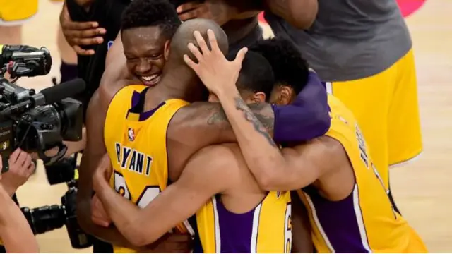 برائنٹ 17 سال کی عمر میں ہائی سکول سے براہ راست این بی اے میں داخل ہوئے