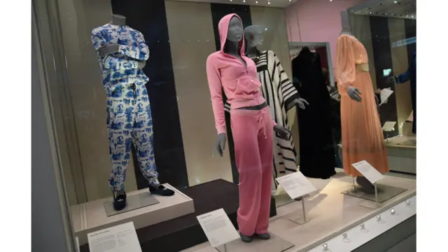 Kişi və qadın maykaları və şalvar dəstləri. Sibling. Juicy Couture.