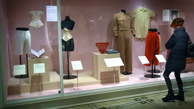 Çilpaq: "Alt paltarın qısa tarixçəsi" sərgisi