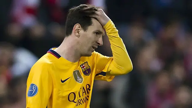 ایک مہینے کے اندر ہی بارسلونا کو 13 سال میں پہلی بار مسلسل تین مقابلوں میں شکست کا منہ دیکھنا پڑا