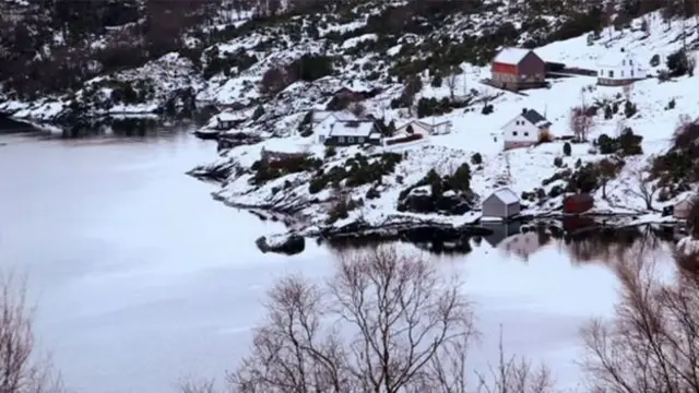 روتھ اور ماریس نارے کی ایک دور دراز وادی میں مویشیوں کے فارم پر رہتے ہیں