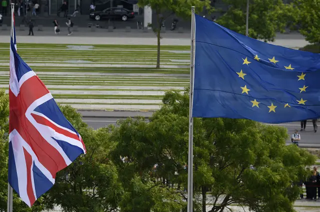 Флаги Британии и ЕС
