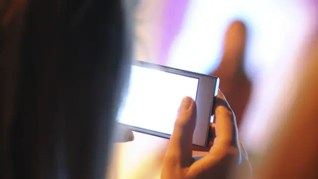 Una joven de 18 años y un hombre de 29 son acusados de violar a una adolescente y de haberlo transmitido en streaming por Periscope