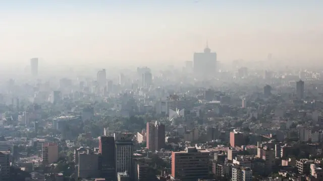 Tingkat polusi di Mexico City pernah mencapai 398 pada 1992 sehingga PBB menobatkan kota tersebut sebagai kota dengan tingkat polusi terparah di dunia. 