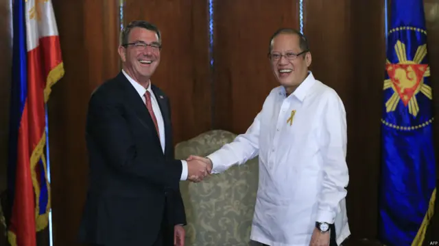 卡特与菲律宾总统贝尼格诺·阿基诺三世举行了会谈