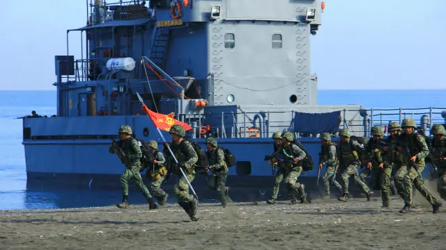 Lính thủy đánh bộ Philippines tham gia tập trận chung với quân Mỹ ở miền Trung Philippines hôm 11/4/2016.