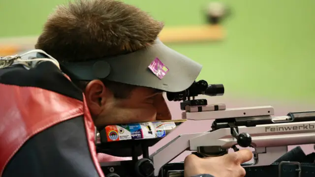 Belçika 2012 Londra Olimpiyat Oyunları'na 119 sporcuyla katılmış, hiç altın madalya kazanamamıştı. Belçika'nın tek gümüş madalyasını erkekler 50 metre atıcılık dalında Lionel Cox kazanmıştı.