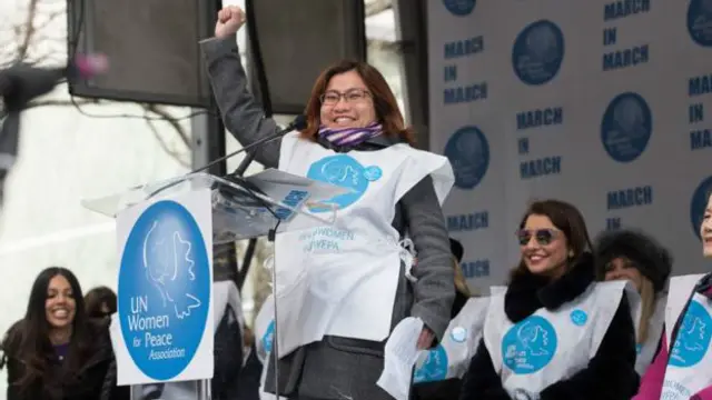 شاندرا در گردهمایی که برای پایان دادن به خشونت علیه زنان برگزار شده - مارس 2016