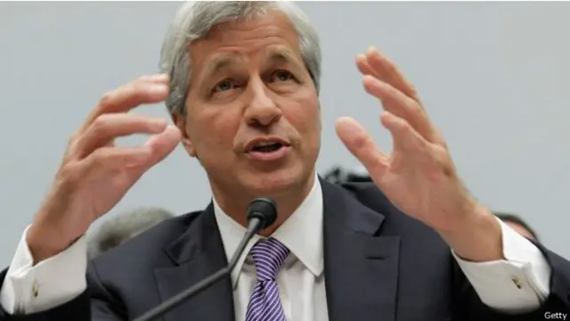 摩根大通的总裁戴蒙经常给希拉里·克林顿捐赠,但在2016年没有在公开捐助希拉里的选举活动。