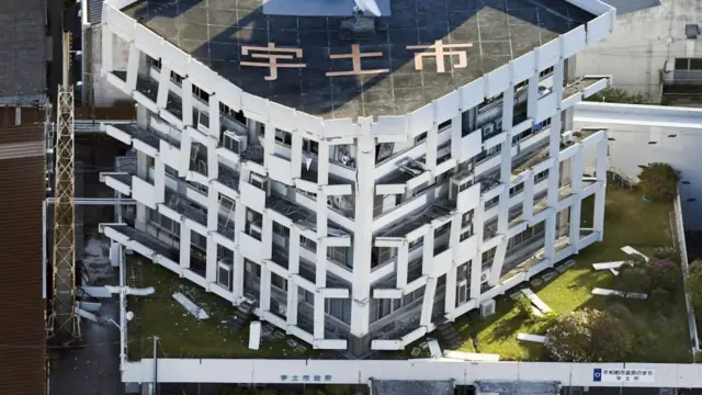 被地震破坏的宇土市政府大楼