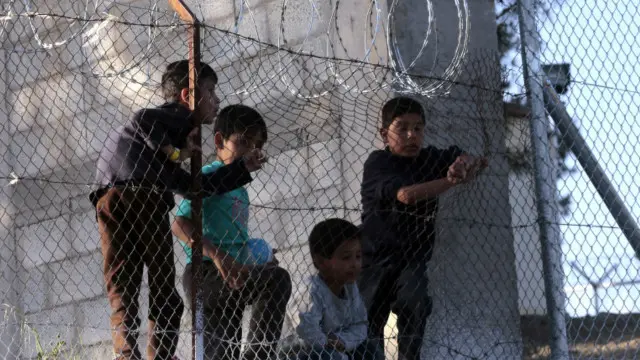 پاپ با کودکان پناهجویی که بدون خانواده‌هایشان در این اردوگاه هستند، دیدار خواهد کرد