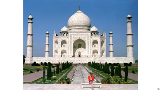 Принцесса Диана на фоне Тадж-Махала