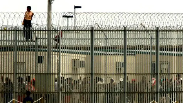 پناهجویی معترض در اردوگاهی در استرالیا - عکس آرشیوی است