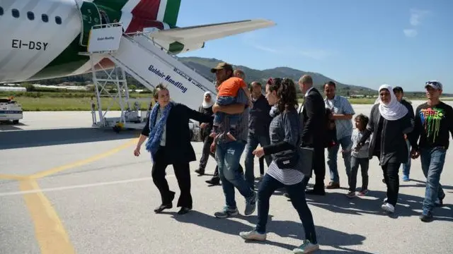 پناهجویان سوار همان هواپیمایی شدند که پاپ را به واتیکان بازگرداند