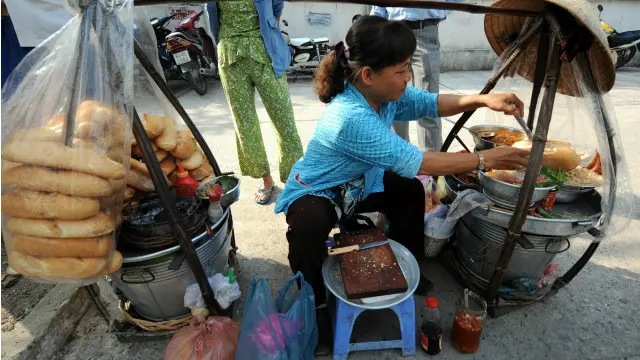 Gần đây truyền thông Việt Nam phản ánh nhiều vụ xô xát xảy ra giữa công an với người bán hàng rong ở các địa phương.