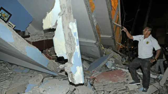 اینڈیز اور ایکواڈور کے ارد گرد آتش فشانی کے کئی مراکز بن چکے ہیں