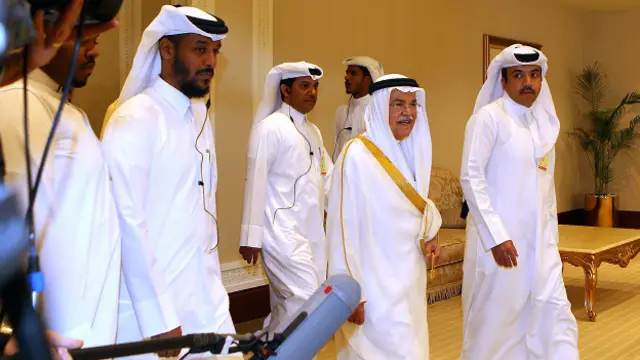 عالمی منڈی میں تیل کی قیمتیں گرنے کے باوجود سعودی عرب کے اپنی پیدوار کم نہیں کی ہے