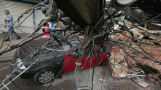 Varios puentes se derrumbaron a causa del potente sismo, tanto en Guayaquil como en otras ciudades de la provincia de Manabí.