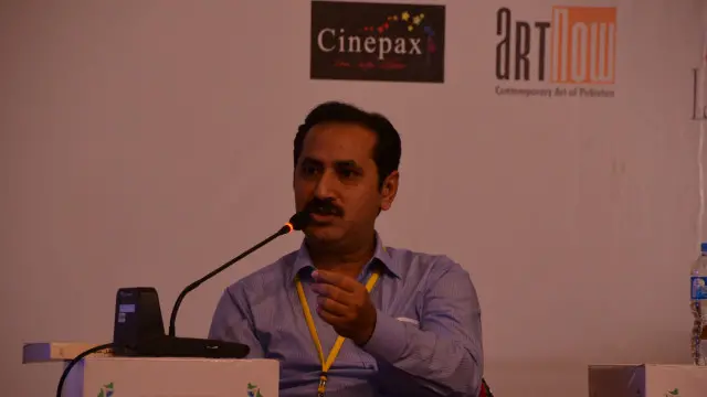 آپ انھیں نصاب میں اخلاقیات کی بھر پور تعلیم دے رہے ہیں اور ساتھ ساتھ نئی نسل کے بارے میں یہ شکوہ بھی ہے کہ وہ اخلاقی گراوٹ کا شکار ہے تو پھر سوچنے والی بات ہے کہ ایسا کیوں ہو رہا ہے: ناصر عباس نیر