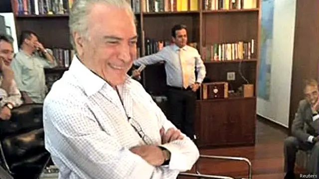 Ông Temer có vẻ vui sướng khi quan sát cuộc bỏ phiếu chống lại bà Rousseff