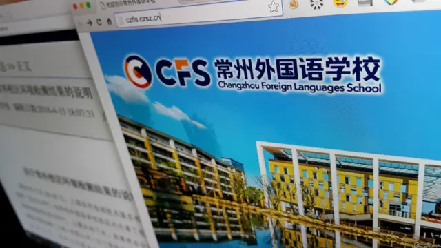 常州外国语学校现有初、高中部58个班级，约 2800名师生员工。