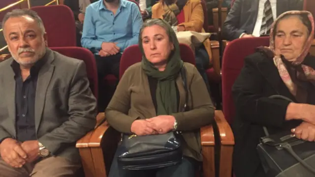 Ali İsmail Korkmaz'ın ağabeyi Avukat Gürkan Korkmaz, Twitter hesabından paylaştığı fotoğrafta Korkmaz Ailesi ve avukatların salona girdiğini aktardı.