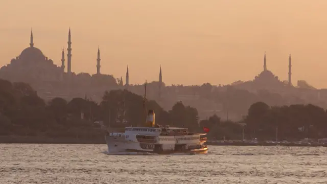 İstanbul'dan yayınlanan radyo dizisinde Suriyeliler kendini buluyor.