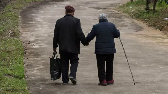 Una pareja de ancianos chinos