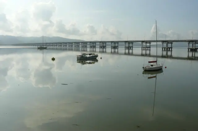 En Bahía de Caraquez la situación es caótica.