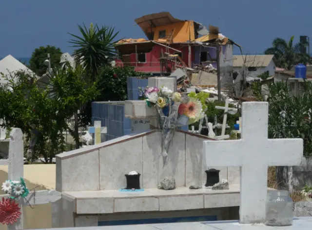 El panorama en Canoa es de zona de guerra.