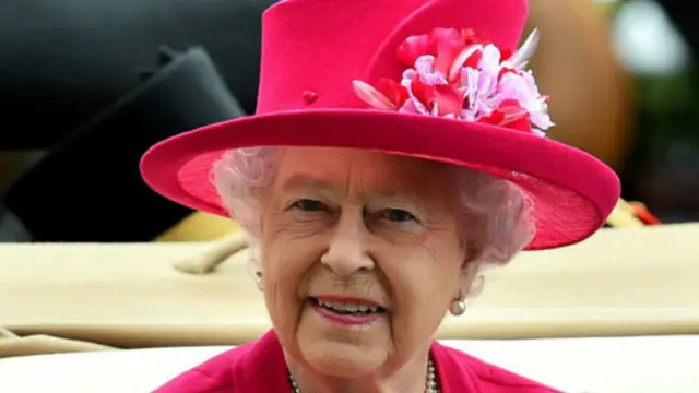எலிசபெத் அரசிக்கு வயது 90