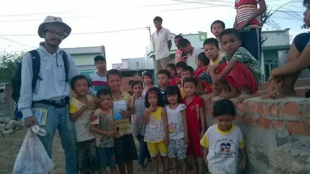 Ông Nguyễn Quang Thạch từng đi bộ từ Bắc vào Nam để đưa thông điệp sách hóa nông thôn đến nhiều nơi