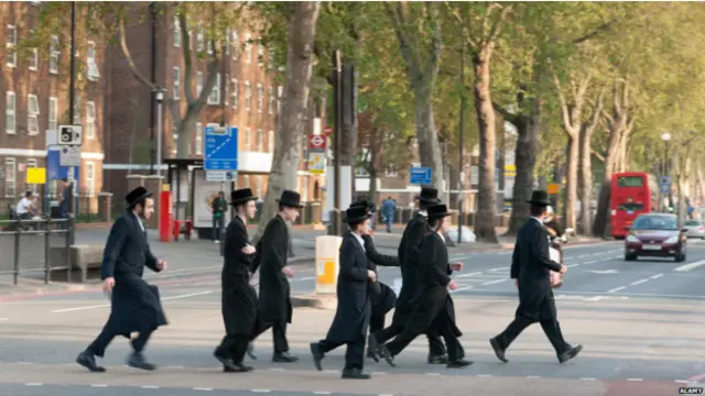 Haredi icmasının adamları Londonda