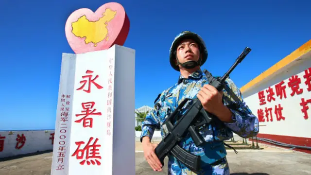 永暑島（Fiery Cross Reef），是南沙群島中部的一個岩礁，中國實際控制，菲律賓、越南也都宣稱擁有主權。