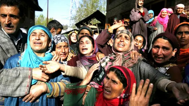 لڑکی کی حراست کے خلاف ہندوارا اور آس پڑوس کی خواتین نے بھی مظاہرے کیے ہیں