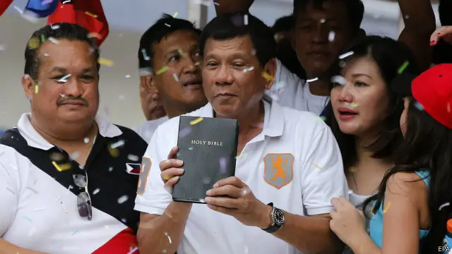 Thị trưởng Duterte được so sánh với Donald Trump của Mỹ với phong cách 'nói bạo'.