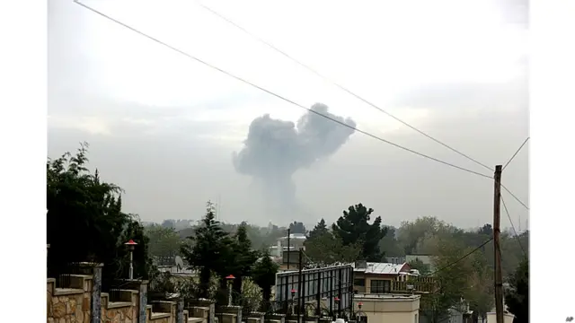 د حمل/ وري په ۳۱مه سهار شاوخوا نهه بجې طالبانو لومړی په موټر بم برید سره د ملي امنیت یوه اداره د کابل ښار په پل محمود خان سیمه کې په نښه کړه او وروسته نورو ځانمرګو طالبانو له امنیتي ځواکونو سره جګړه پیل کړه. 