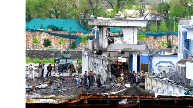 په دې سیمه کې موټربم چاودنې بریدګرو ته لاره هواره کړه چې ودانۍ ته ننوزي.