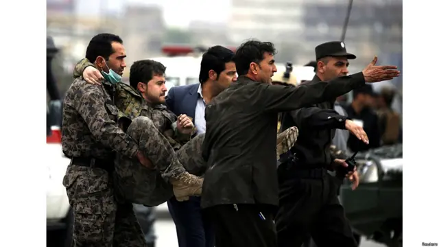 د کابل پولیسو د معلوماتو له مخې، په وژل شویو او ټپیانو کې ولسي وګړي او امنیتي کسان هم دي