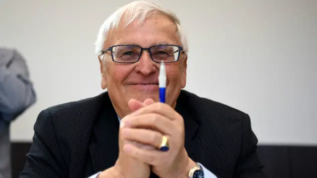 قطر کی فٹ بال ایسوسی ایشن نے ان کے اس بیان پر ایک مقدمہ دائر کیا تھا کہ یہ بیان ان کے ملک کی اجتماعی توہین ہے