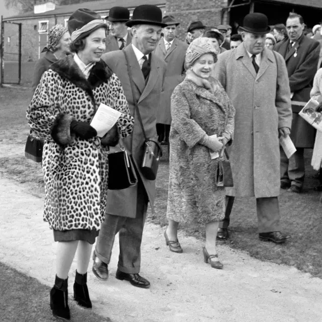 لم ترتد معطفها المصنوع من جلد الفهد منذ أن ظهرت به في حديقة ساندون، حيث حثها المهتمون بالمحافظة على البيئة على عدم ارتدائه. لكنها ظهرت بمعاطف أخرى من الفرو.