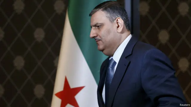 قال رياض حجاب المنسق العام لهيئة المفاوضات في جنيف إن الهيئة باتت خارج العملية التفاوضية، معتبرا أن الهدنة "ماتت"