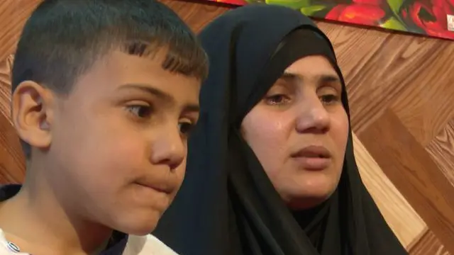 ام حسین او کورنۍ یې د بغداد په ختیځ کې په یوه خونه لرونکي کور کې په مومقت ډول اوسېږي.