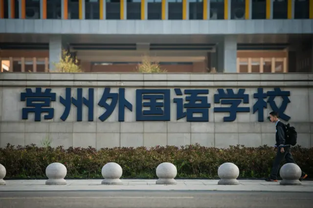 常州外国语学校是当地人心中教学质量排名第一的初中。