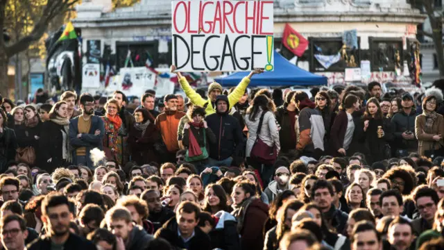 फ़्रांस में प्रस्ताविच श्रम सुधारों के विरोध में 18 अप्रैल को पेरिस में हुआ प्रदर्शन. 