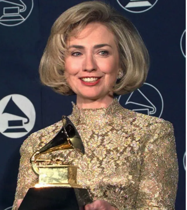 Bà Hillary Clinton nhận giải Grammy cho cuốn sách nói của bà tại New York
