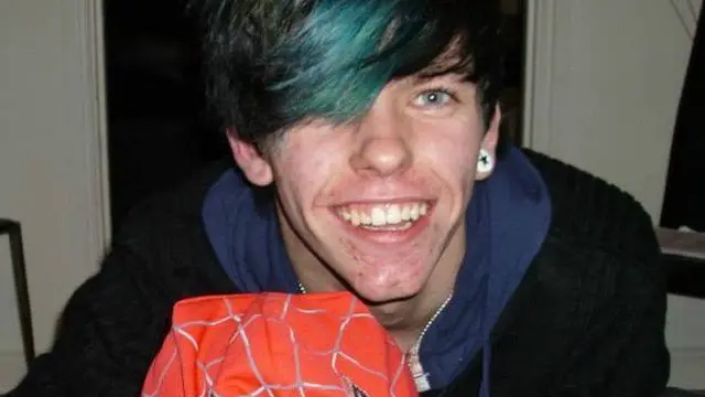 جورڈن گرے کے بقول انھیں آئینہ دیکھ کر برا لگتا تھا