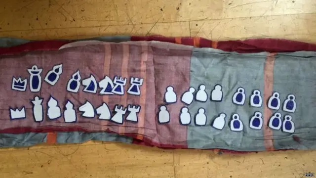 En esta tela escondía François las improvisadas piezas de ajedrez.